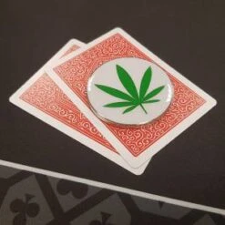 Card-Guard "POT COMMITTED" - En Métal – 2 Faces Différentes – 50mm De Diamètre -Cartes Production card guard pot commited en laiton 2 faces differentes 50mm de diametre 2