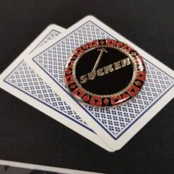 Card-Guard "SUCKER" - Toupie En Métal – 2 Faces Différentes – 55 Mm -Cartes Production card guard sucker en laiton 2 faces differentes 50mm de diametre 2