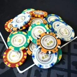 Mallette De 500 Jetons De Poker "CROWN" - Version CASH GAME - En Clay Composite 14 G - Avec Accessoires 9 Mallette De 500 Jetons De Poker "CROWN" - Version CASH GAME - En Clay Composite 14 G - Avec Accessoires -Cartes Production mallette de 500 jetons de poker crown version cash game en clay composite 14 g avec accessoires 4