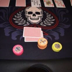 Table De Poker Haricot "SKULL" - Avec Pieds Pliants - Tapis Jersey Néoprène - 9 Joueurs + Dealer 7 Table De Poker Haricot "SKULL" - Avec Pieds Pliants - Tapis Jersey Néoprène - 9 Joueurs + Dealer -Cartes Production table de poker pliante avec tapis personnalises ovale avec tapis jersey neoprene joueurs 2
